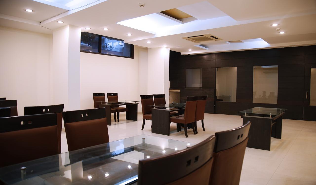 Fabhotel Oasis Dlf Phase 3 Gurgaon Exterior foto