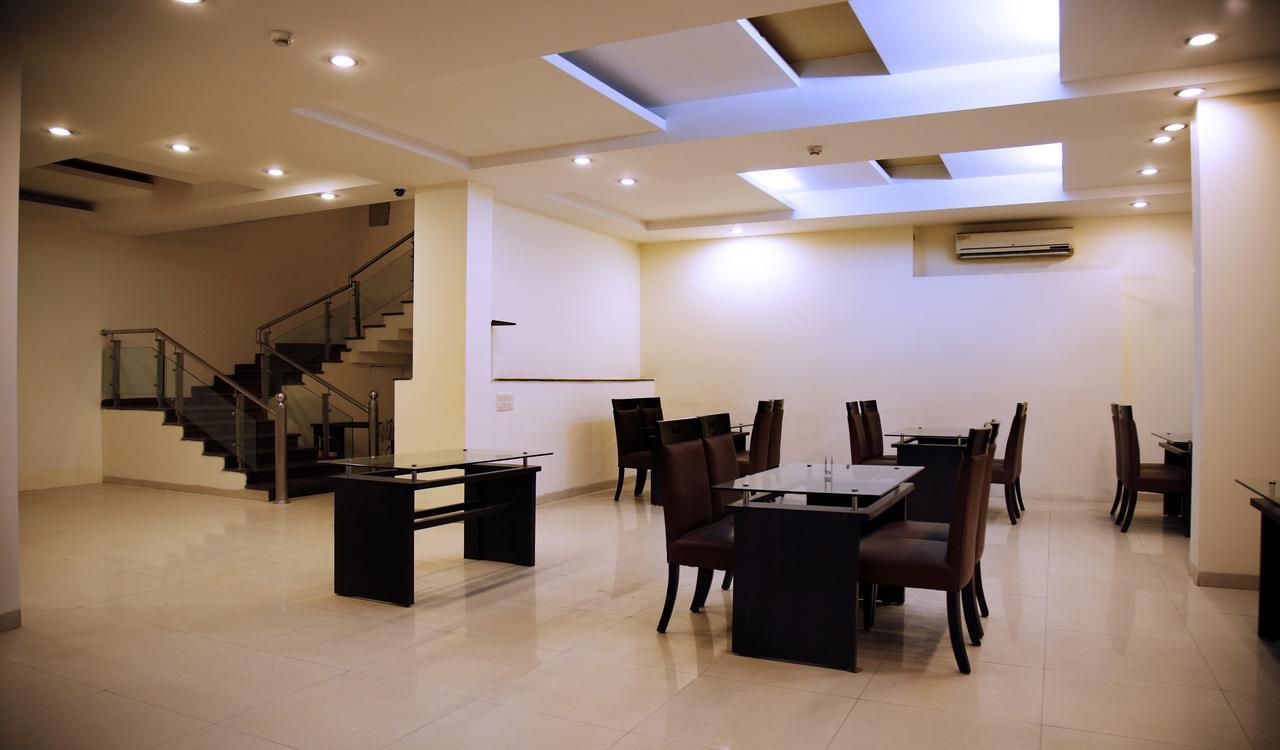 Fabhotel Oasis Dlf Phase 3 Gurgaon Exterior foto